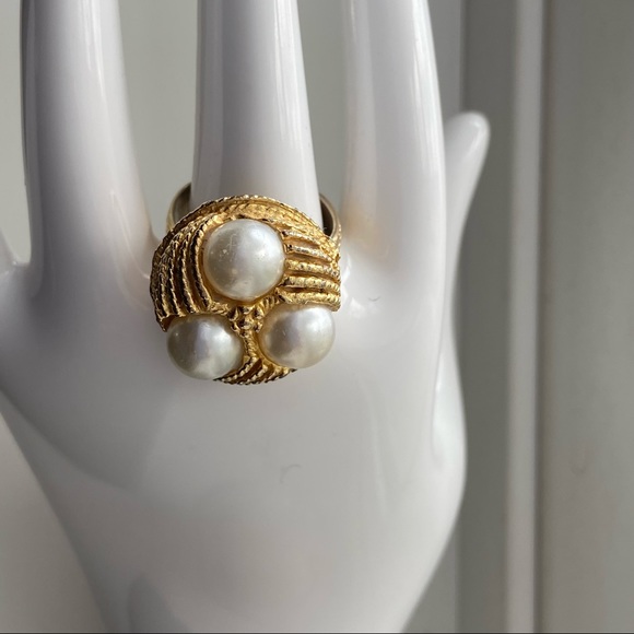 Vintage faux pearls and gold tone etched band ring. Size 7 adjustable. Used. - Picture 10 of 10
